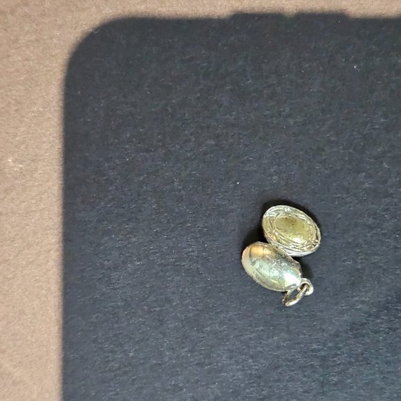 chrams and locket - Picture 4 of 4